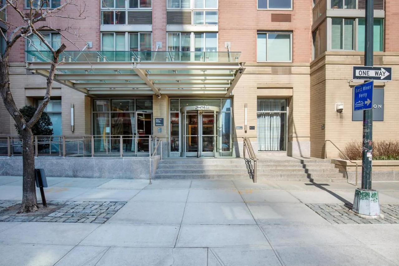 Lic 2Br W Wd Elevator Doorman Nr E River Nyc-766 New York Lägenhet