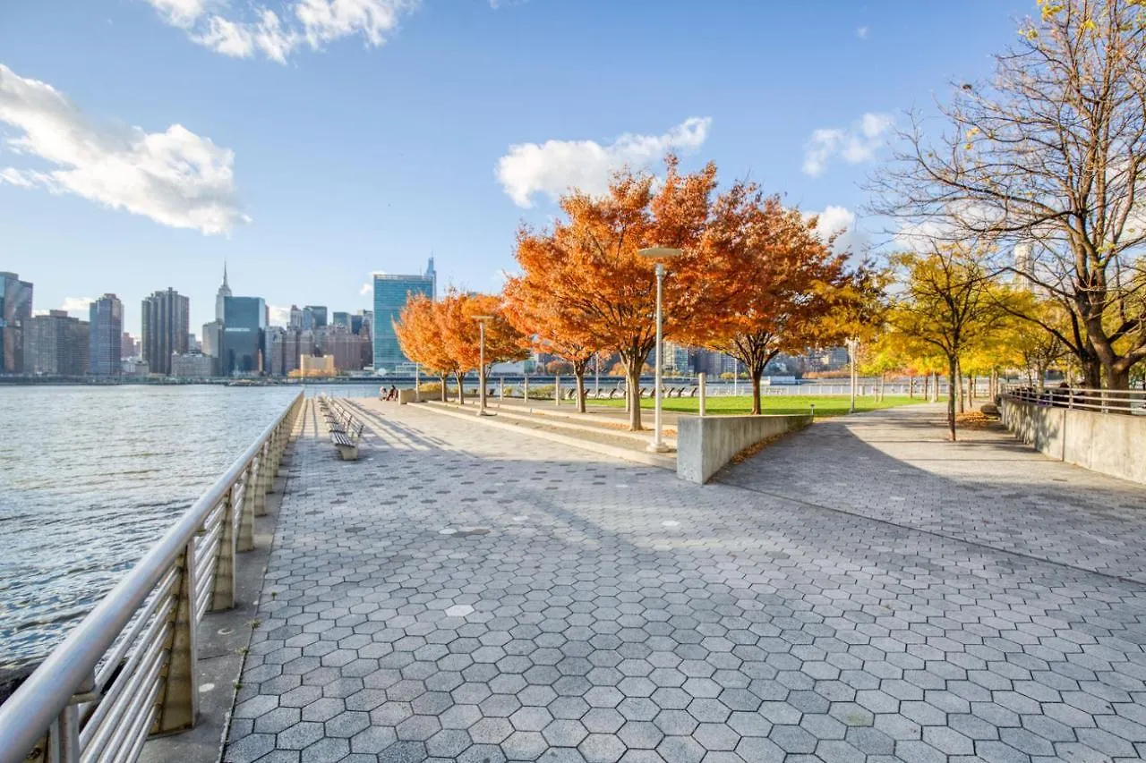 Lic 2Br W Wd Elevator Doorman Nr E River Nyc-766 New York