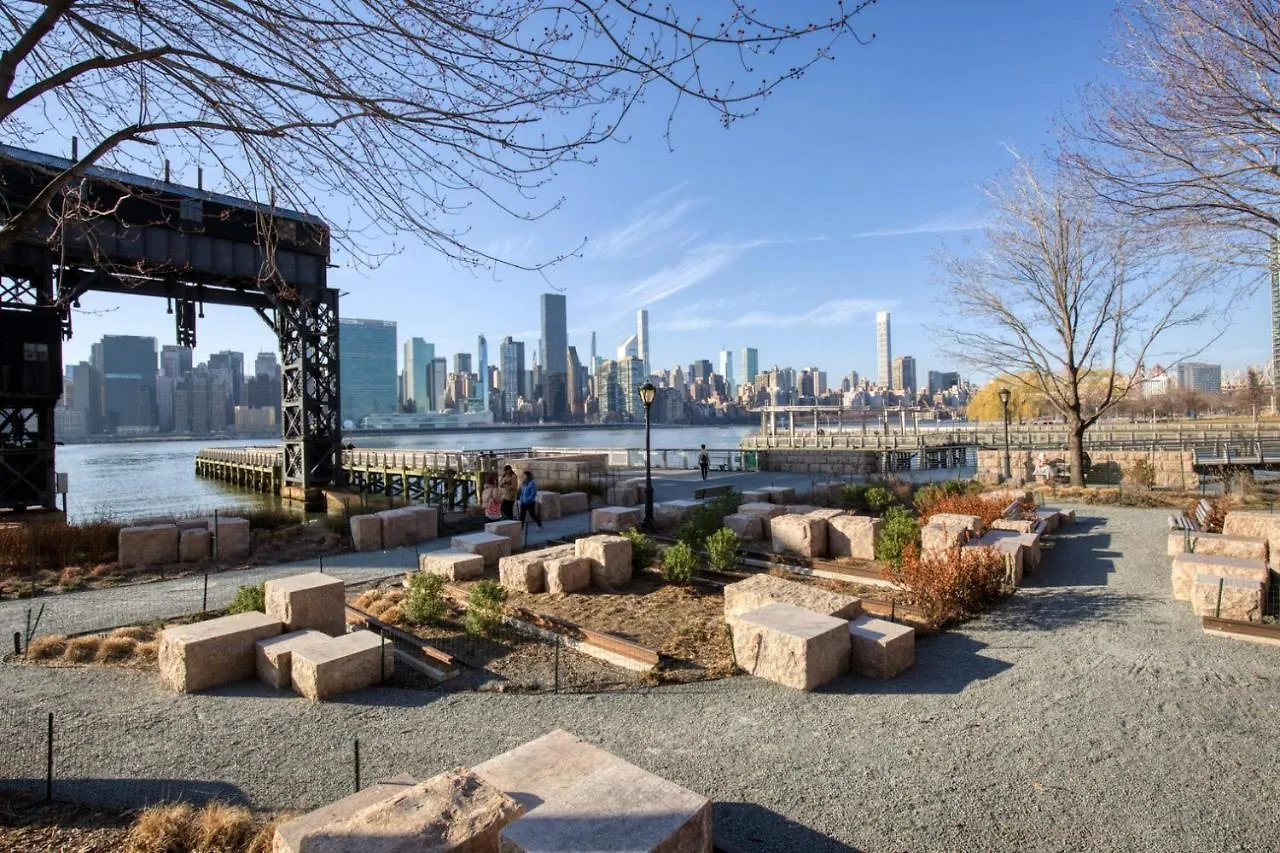 Lic 2Br W Wd Elevator Doorman Nr E River Nyc-766 New York
