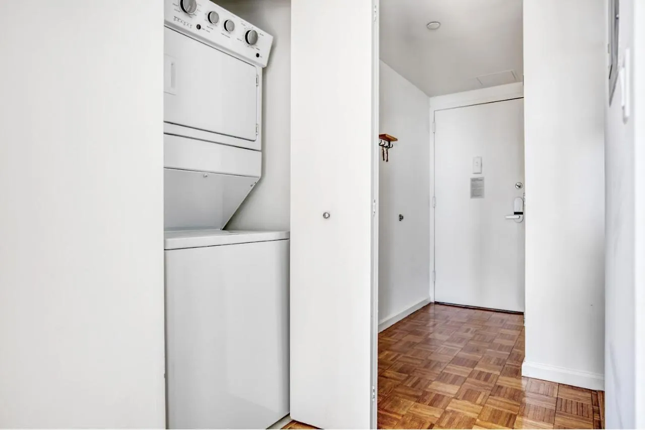 Lic 2Br W Wd Elevator Doorman Nr E River Nyc-766 New York